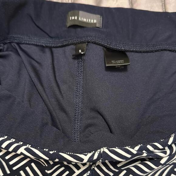 Stylish Capris by The Limited - Black and White Pattern - Picture 4 of 4